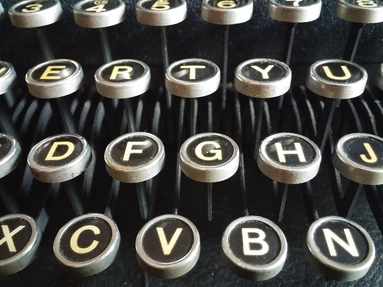 Suprema Font Download